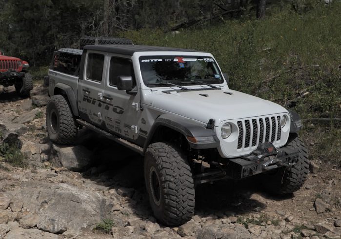 This White Jeep Gladiator is doing some offroad jeeping